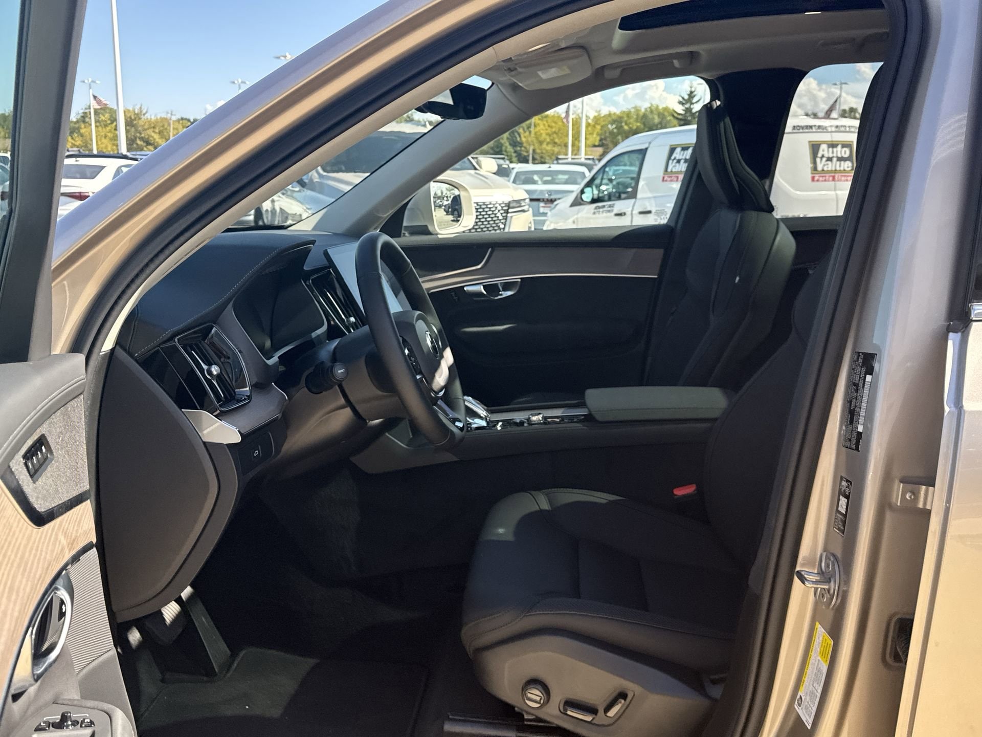 2026 Volvo XC90 Plus - Photo 19