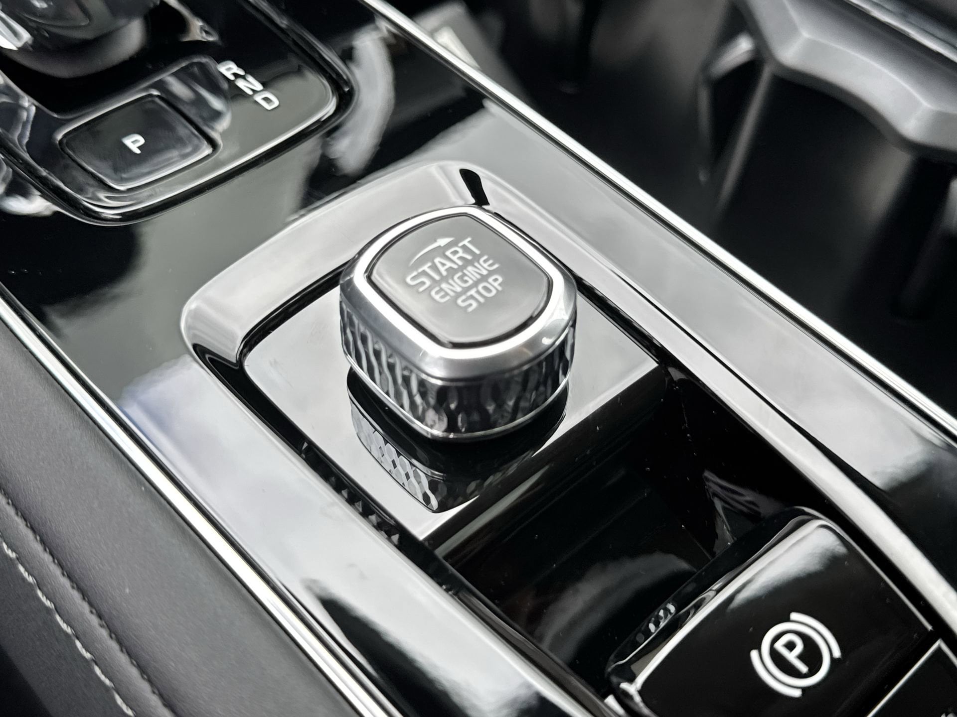 2025 Volvo XC90 Plus - Photo 17