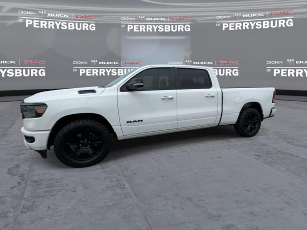 Used 2022 Ram 1500 Big Horn 4WD Crew Night Edition w/ Level 2 Equipme Truck