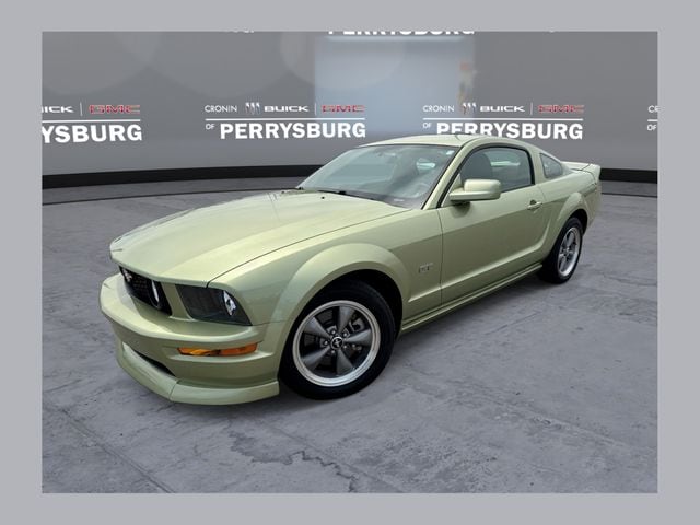 2005 Ford Mustang GT Deluxe's photo