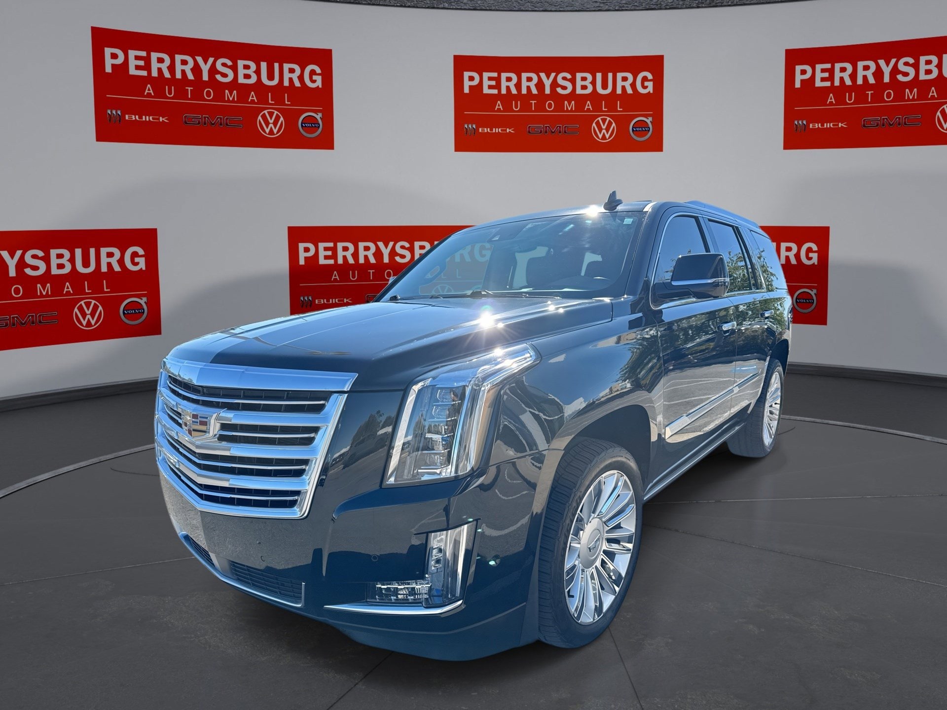 2018 Cadillac Escalade Platinum's photo