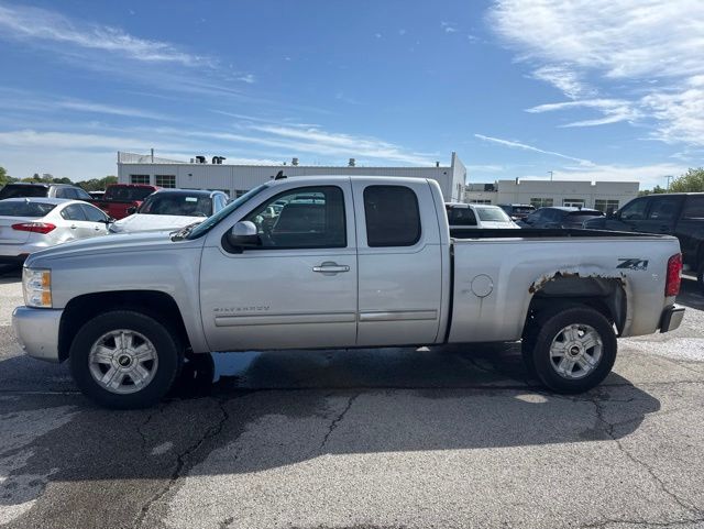 Used 2010 Chevrolet Silverado 1500 LT with VIN 1GCSKSE36AZ117287 for sale in Perrysburg, OH