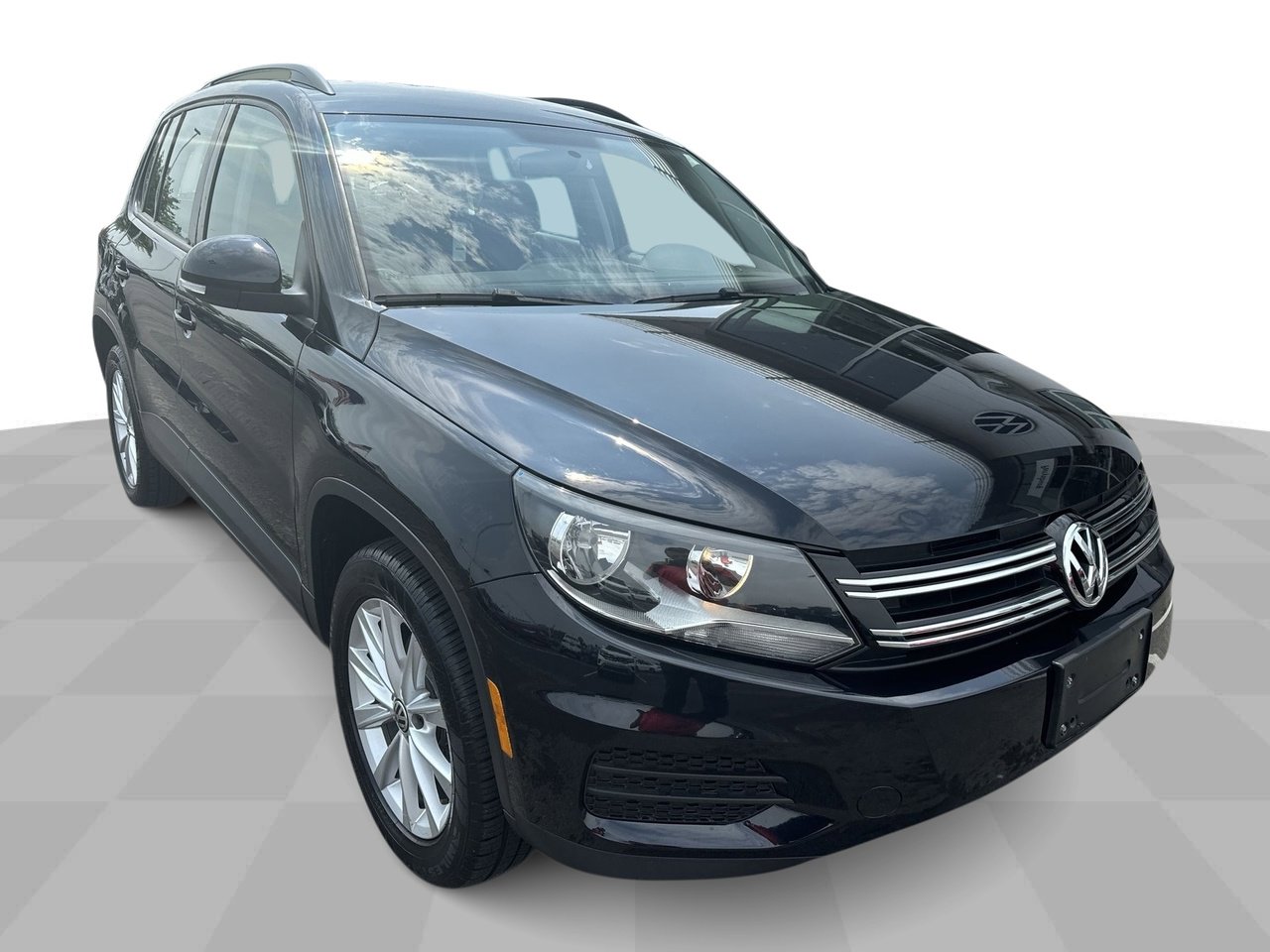 Used 2018 Volkswagen Tiguan Limited Base with VIN WVGBV7AX8JK003065 for sale in Perrysburg, OH