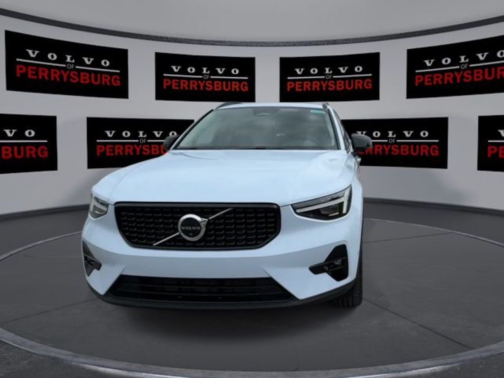 New 2026 Volvo XC40 B5 Plus SUV
