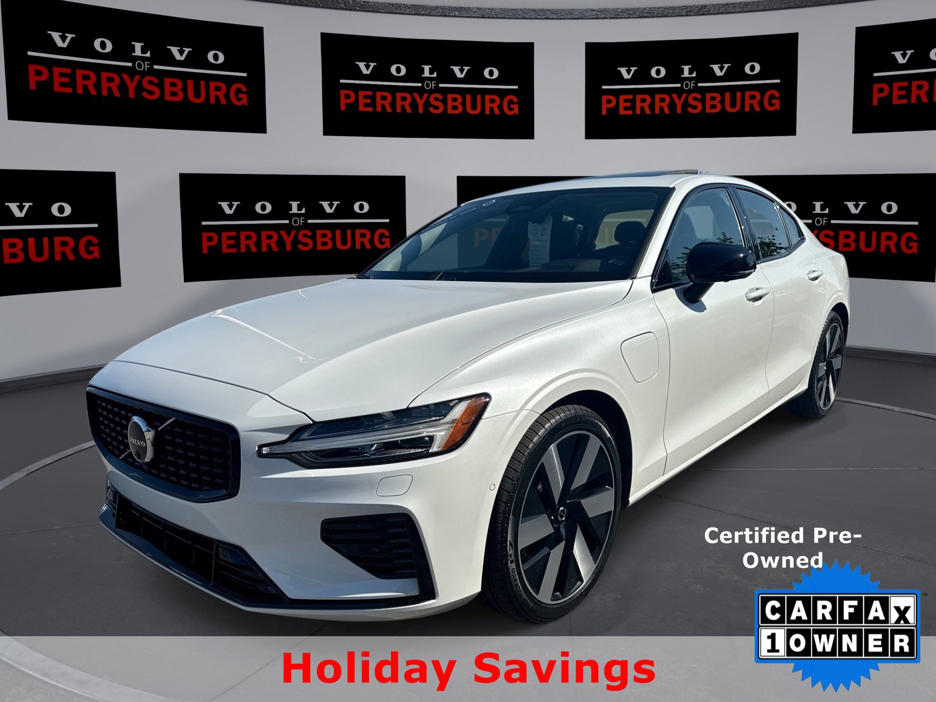 2024 Volvo S60 Plus's photo