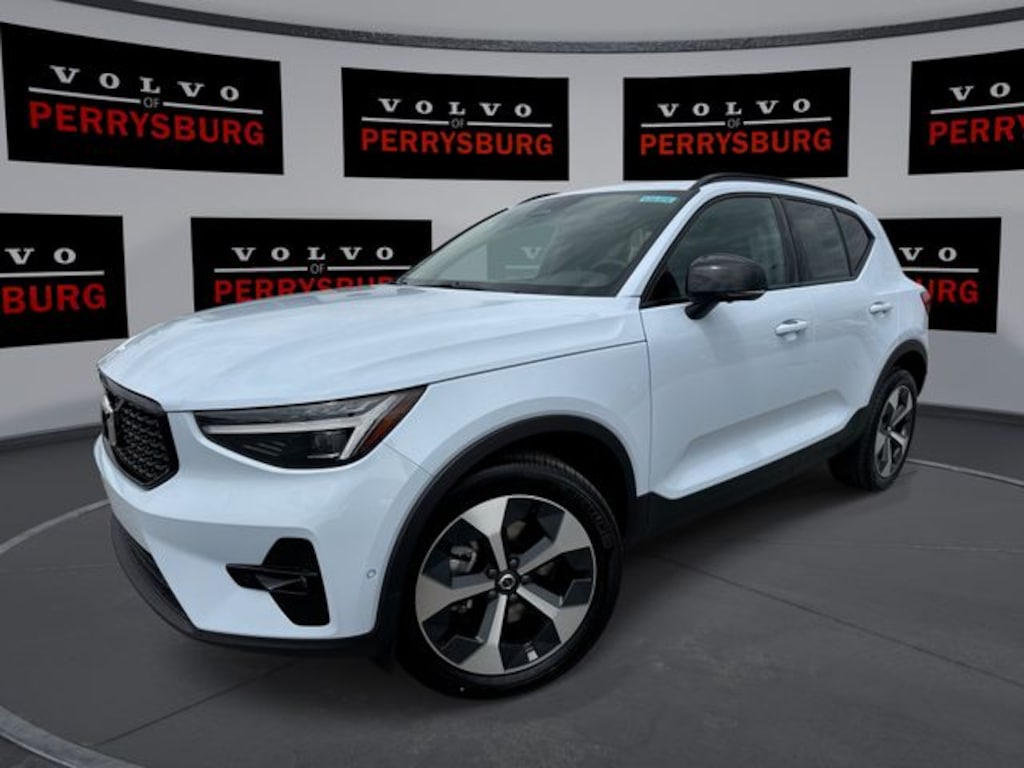 New 2026 Volvo XC40 B5 Plus SUV