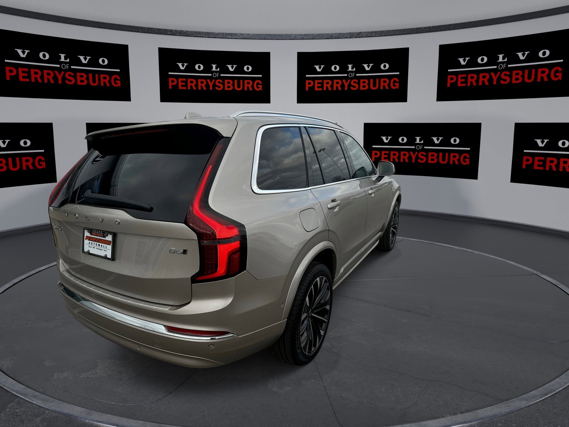 2026 Volvo XC90 Plus - Photo 8