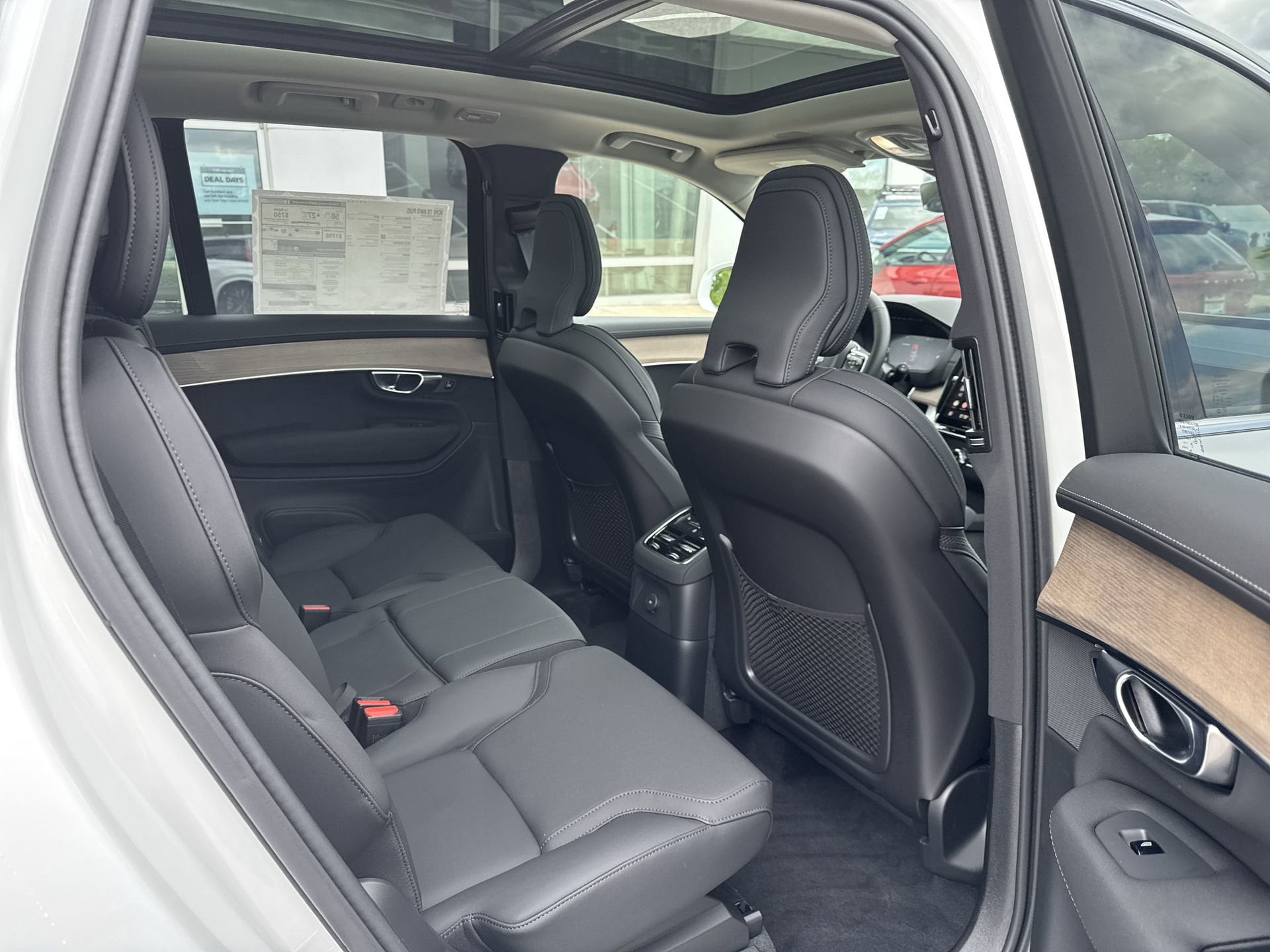 2025 Volvo XC90 Plus - Photo 27