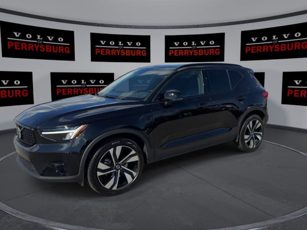 Certified 2023 Volvo XC40 B5 Plus Dark Theme SUV