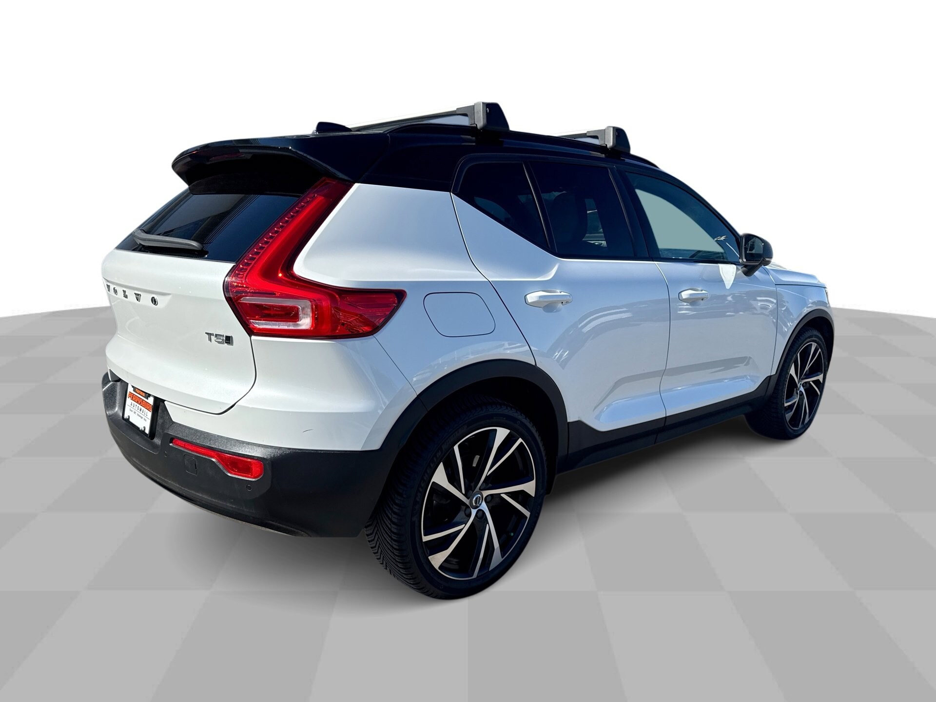 2022 Volvo XC40 T5 AWD R-Design photo 3