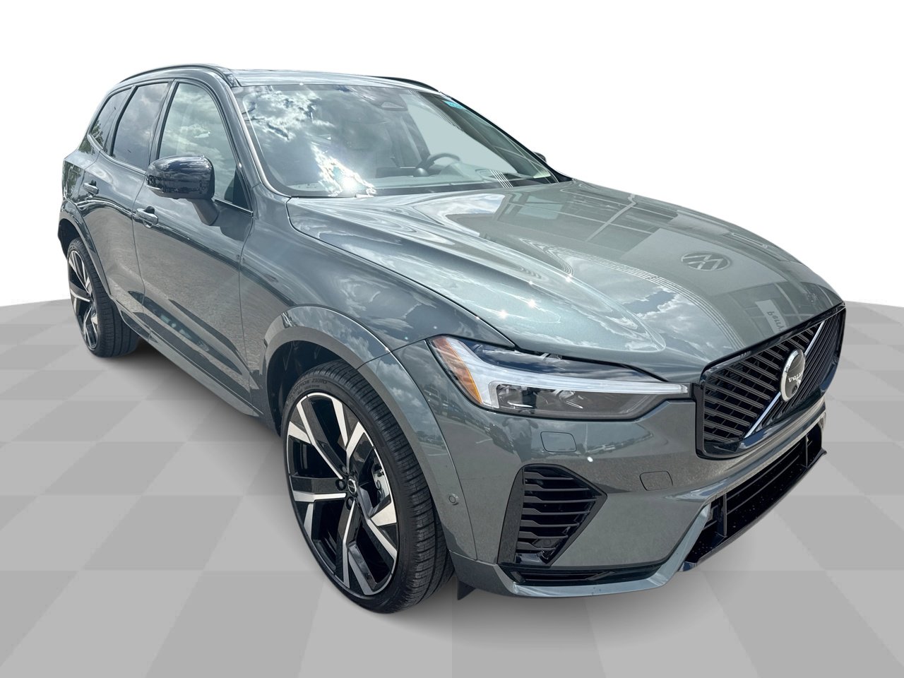 2026 Volvo XC60 Hybrid T8 photo 2