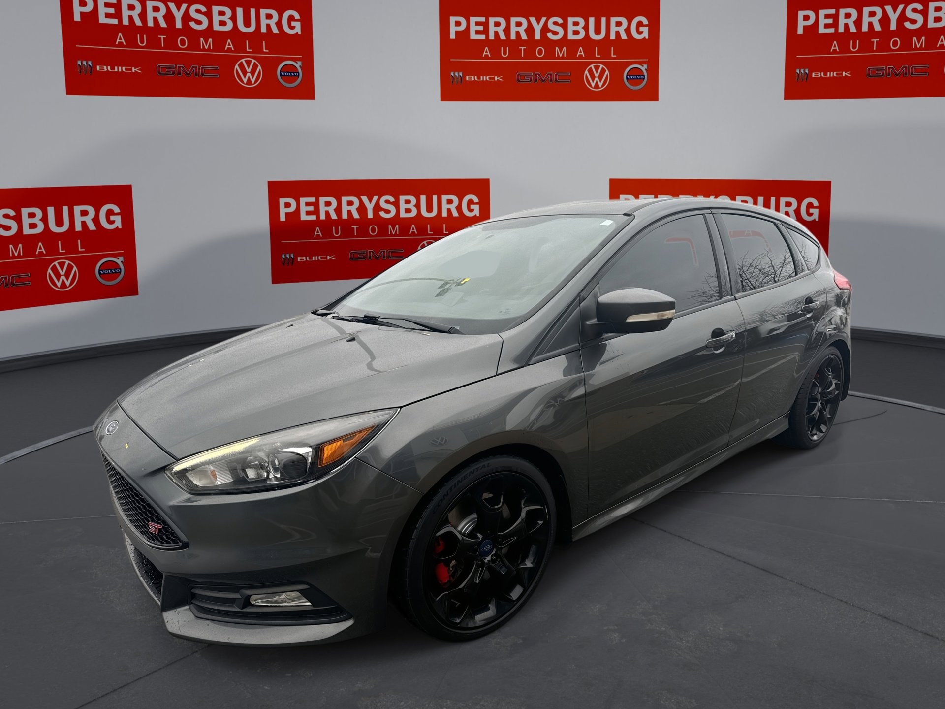 2016 Ford Focus ST's photo