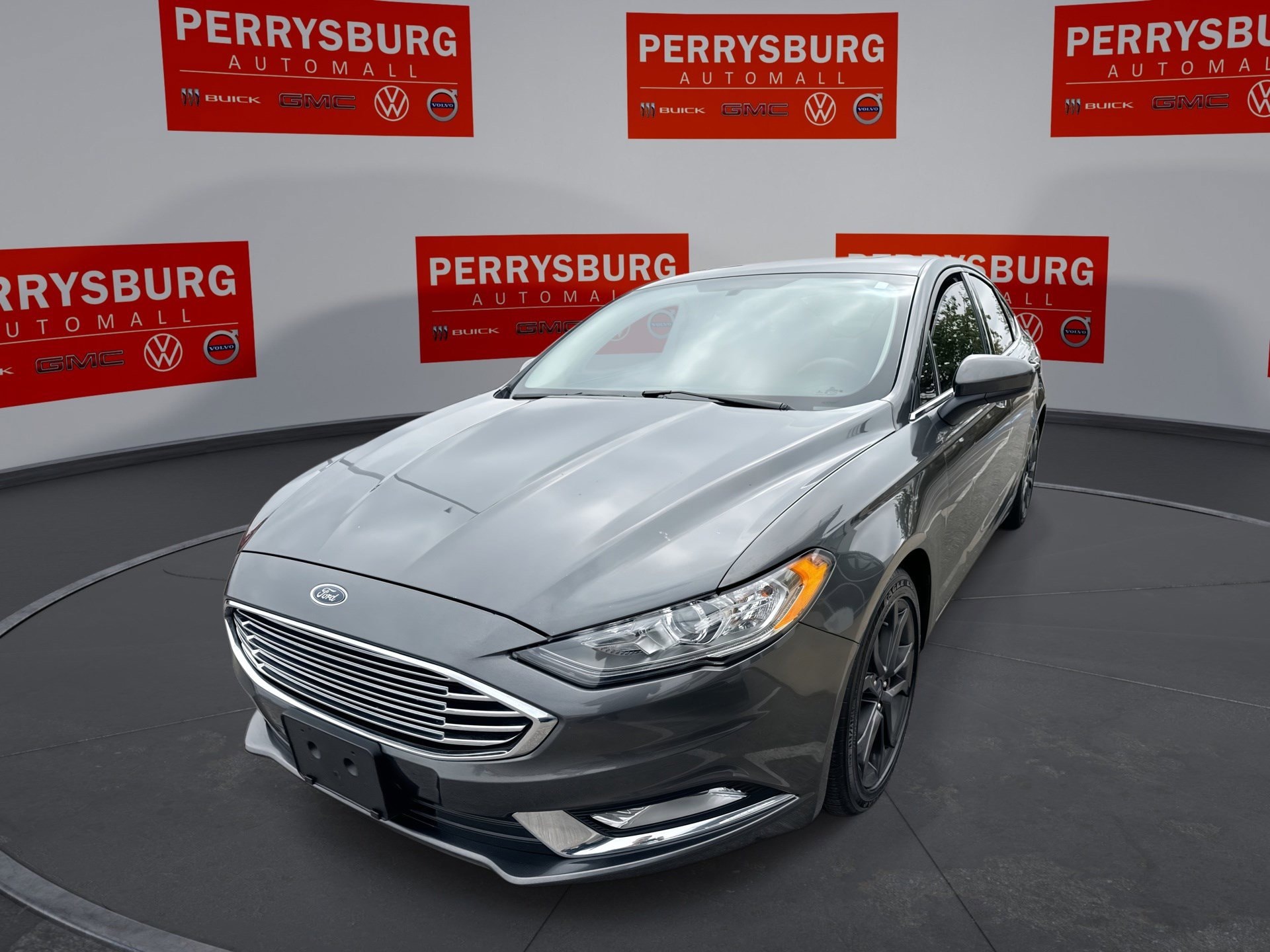 2018 Ford Fusion SE's photo