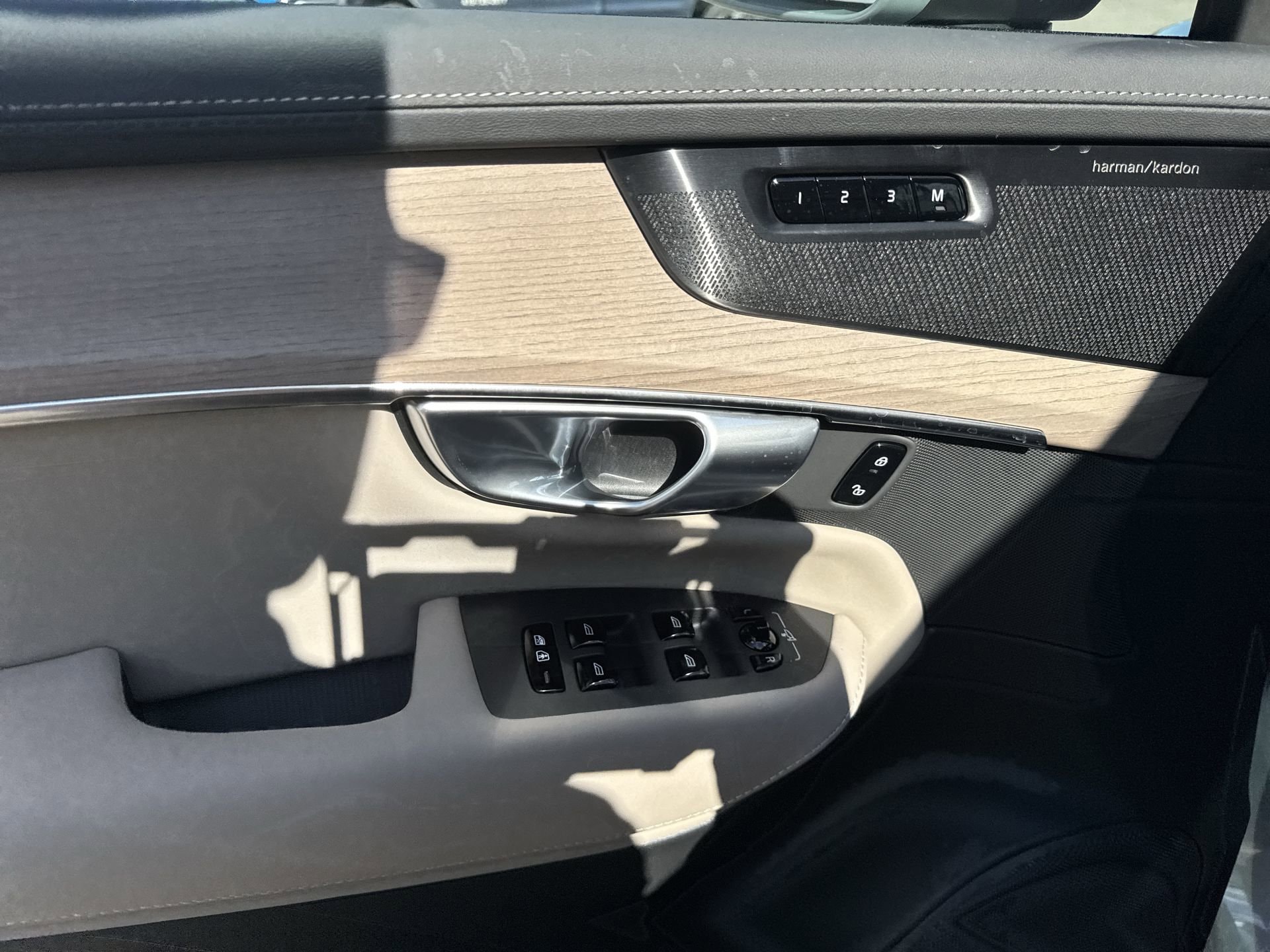 2026 Volvo XC90 Plus - Photo 23