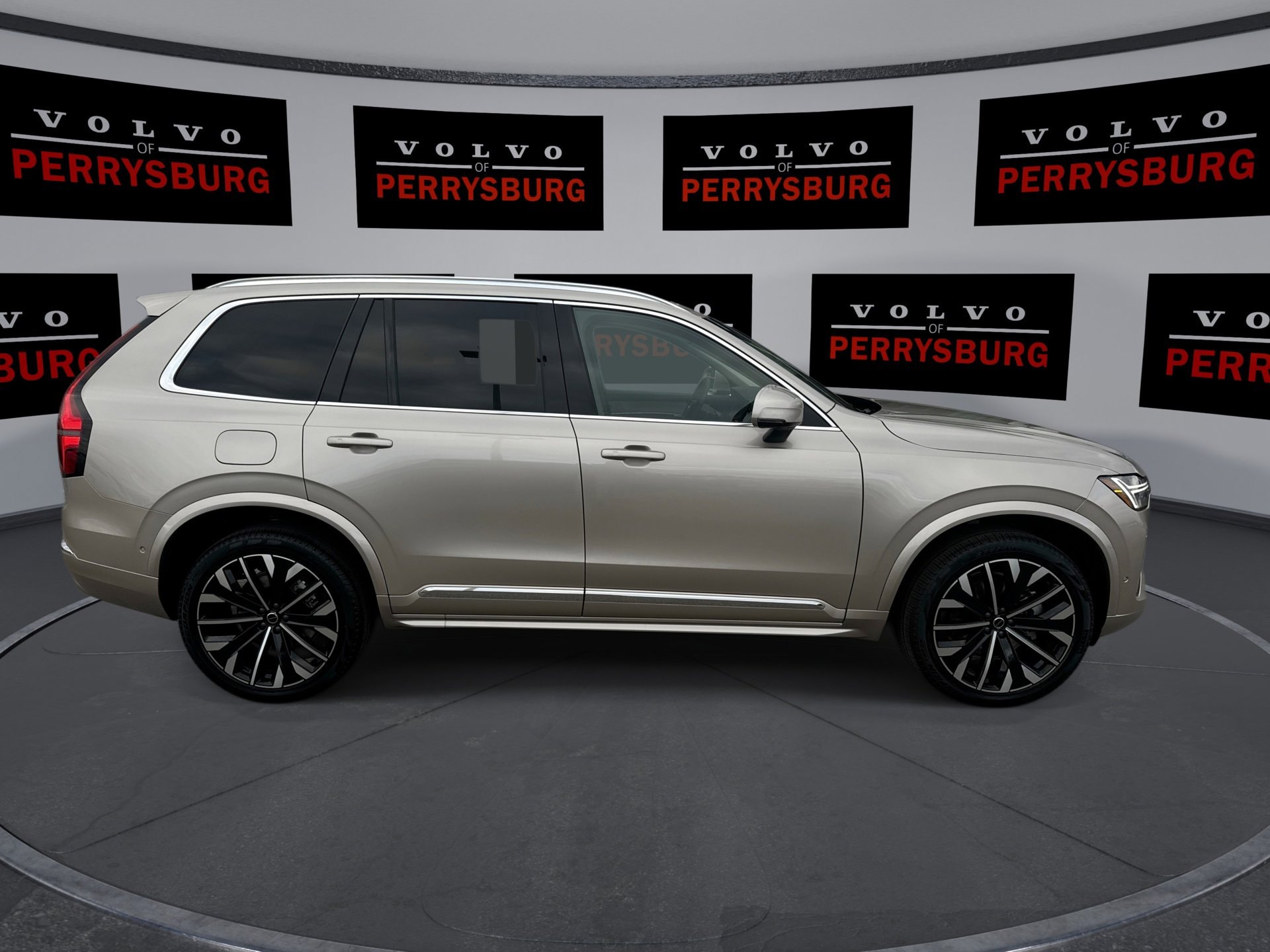 2026 Volvo XC90 Plus - Photo 9