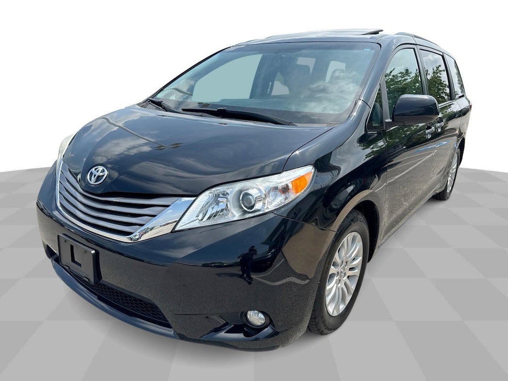 Used 2017 Toyota Sienna XLE w/ Rear Entertainment & Moon Van Passenger Van