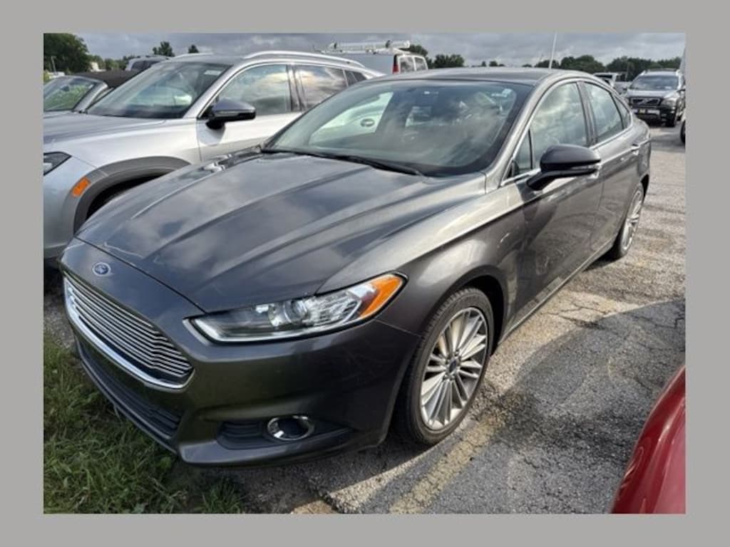 Used 2016 Ford Fusion SE w/ Luxury Pkg & Moon Sedan