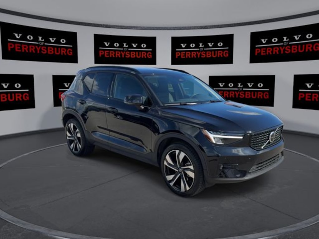 Certified 2023 Volvo XC40 B5 Plus Dark Theme SUV
