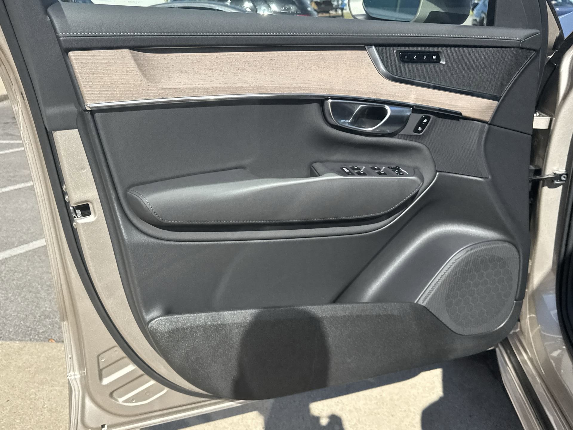 2026 Volvo XC90 Plus - Photo 21