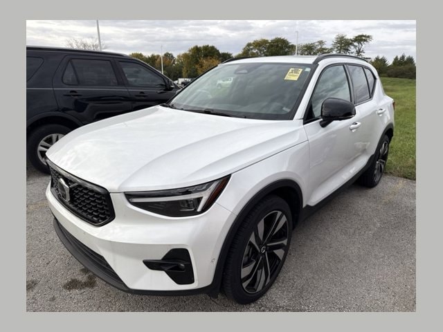 2025 Volvo XC40