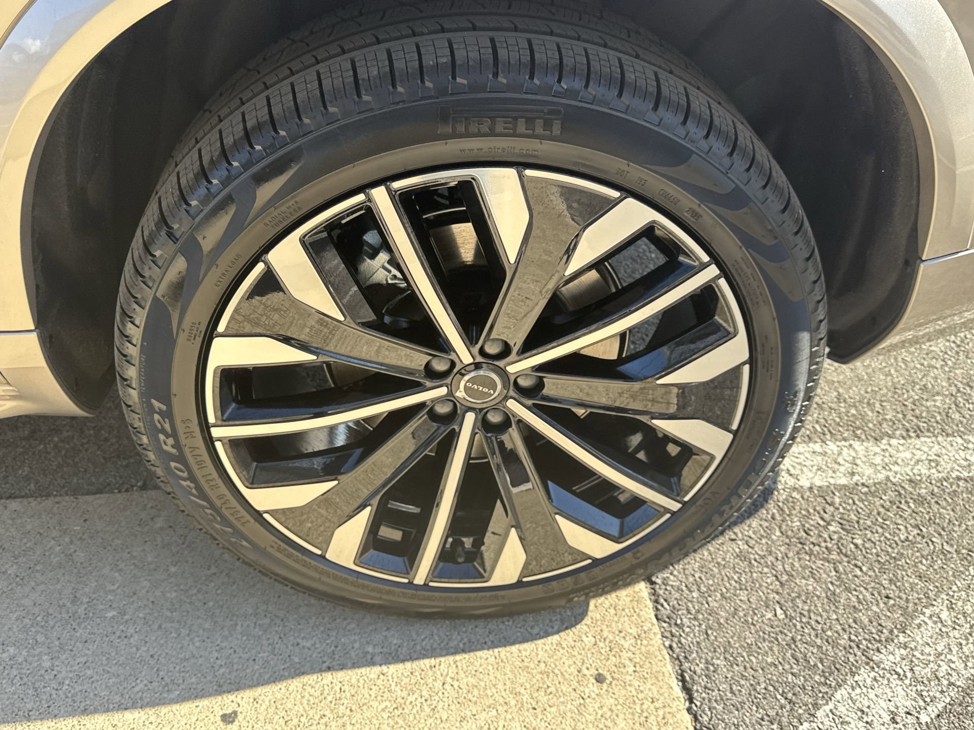 2026 Volvo XC90 Plus - Photo 32