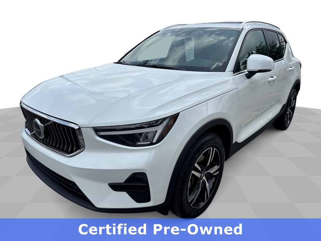Certified 2025 Volvo XC40 B5 AWD Core Bright Theme w/ Panoramic Moon SUV