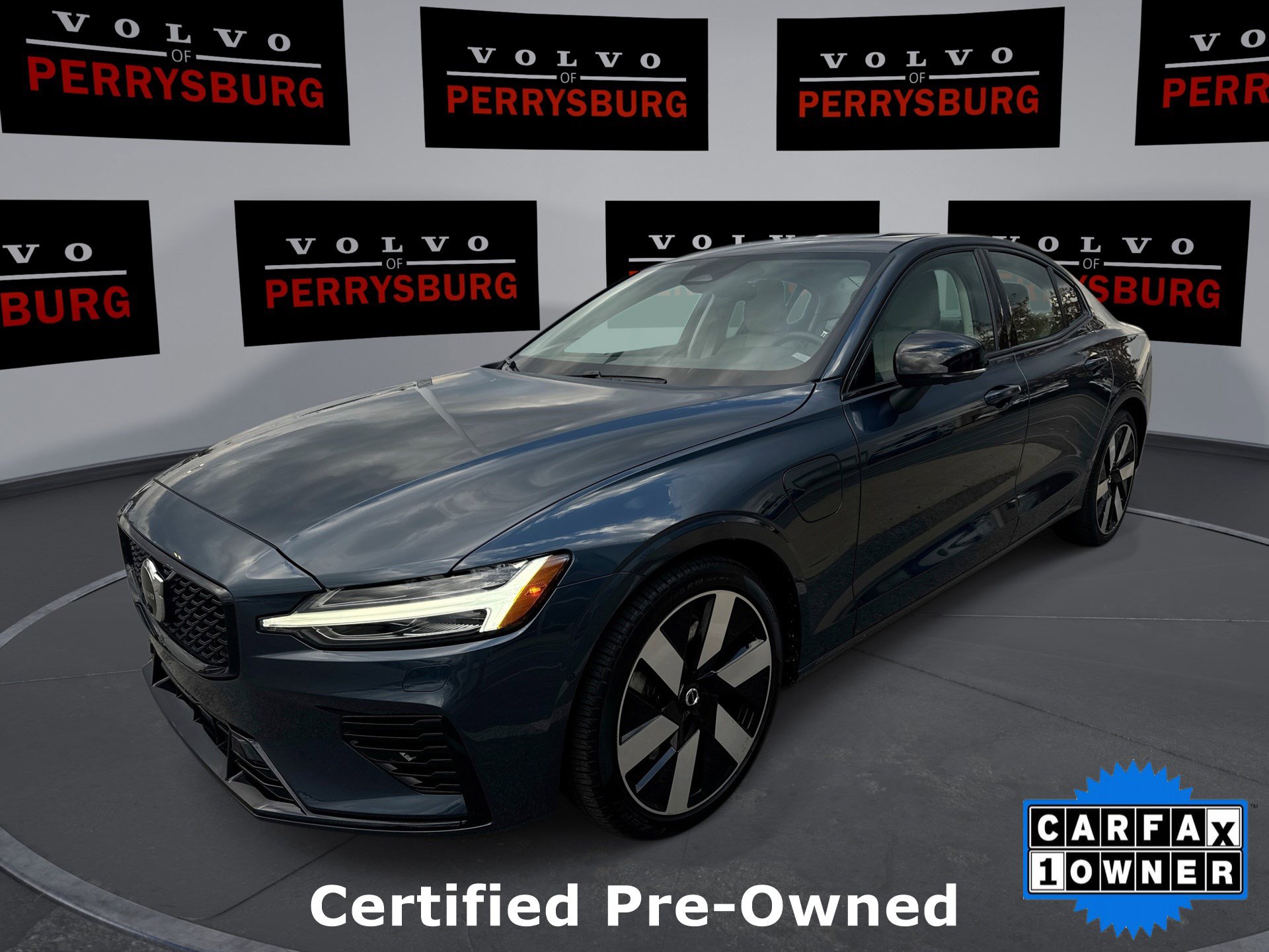 2024 Volvo S60 Plus's photo