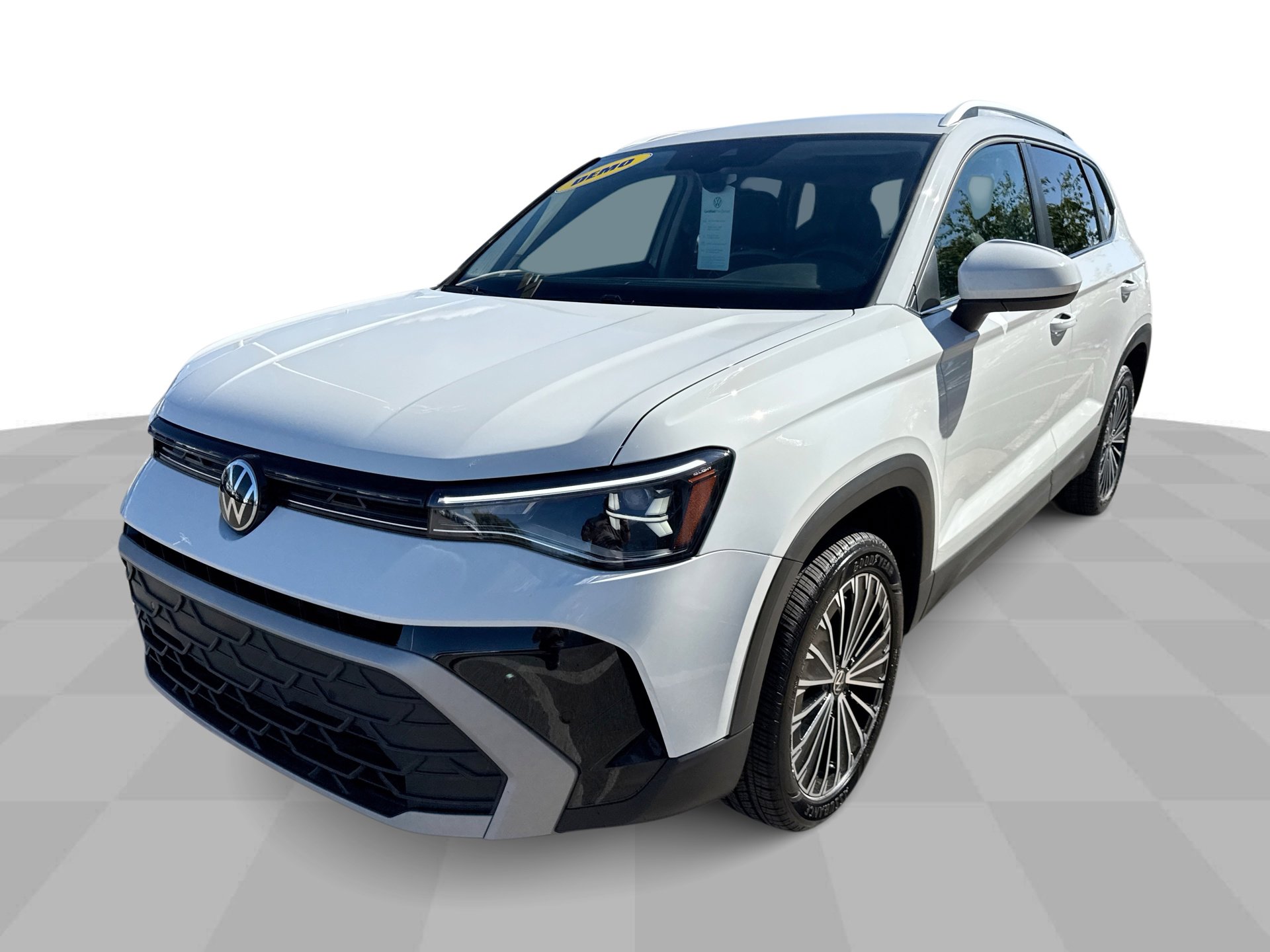 2025 Volkswagen Taos SE photo 3