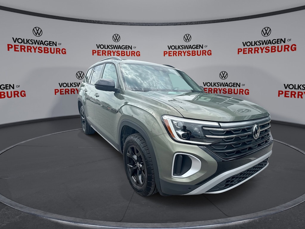 Used 2025 Volkswagen Atlas 4Motion Peak Edition w/ Captains Chairs & Panorami SUV