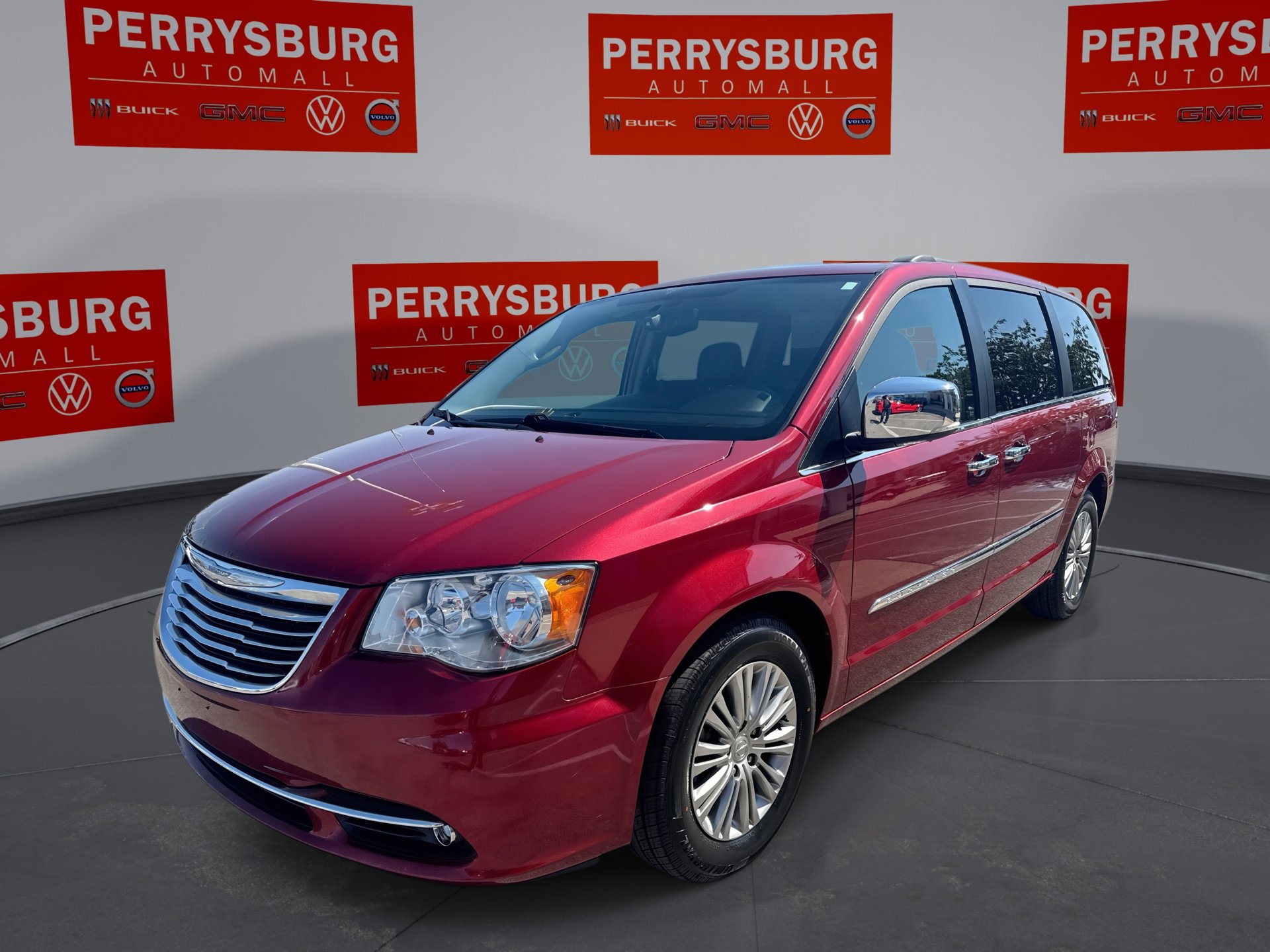 2016 Chrysler Town & Country Anniversary Edition