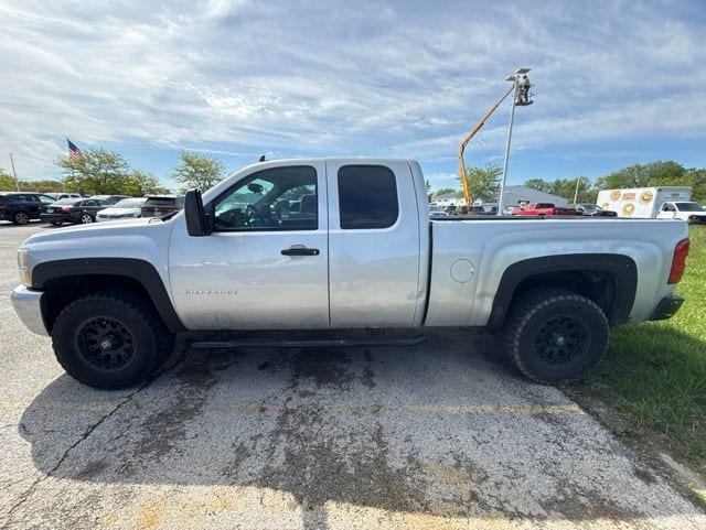Used 2011 Chevrolet Silverado 1500 LT with VIN 1GCRCSE0XBZ401251 for sale in Perrysburg, OH