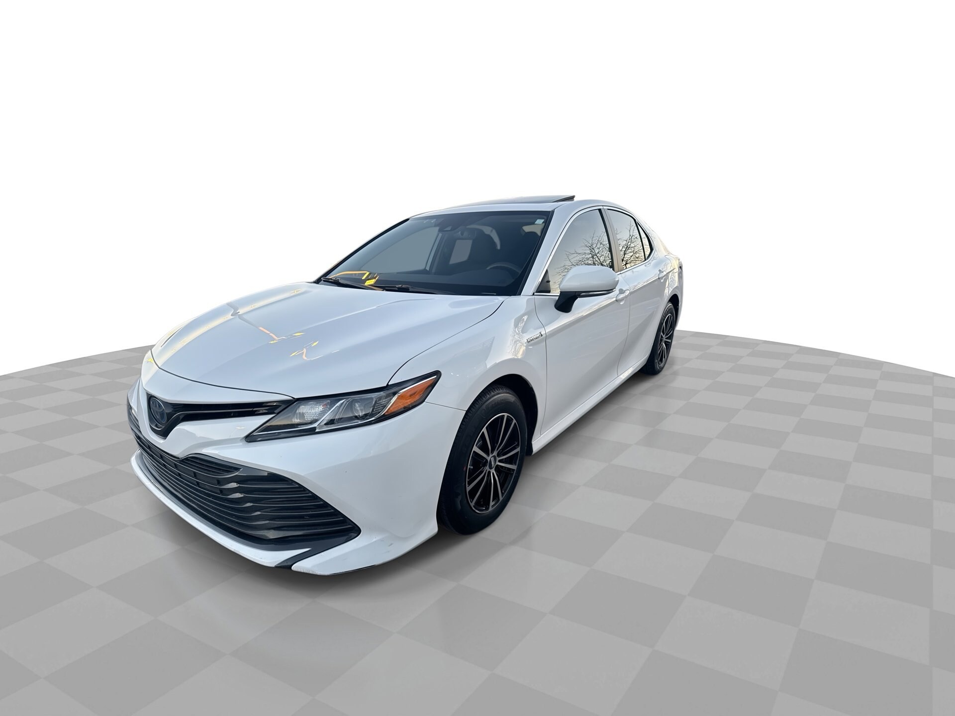 2020 Toyota Camry Hybrid LE photo 4