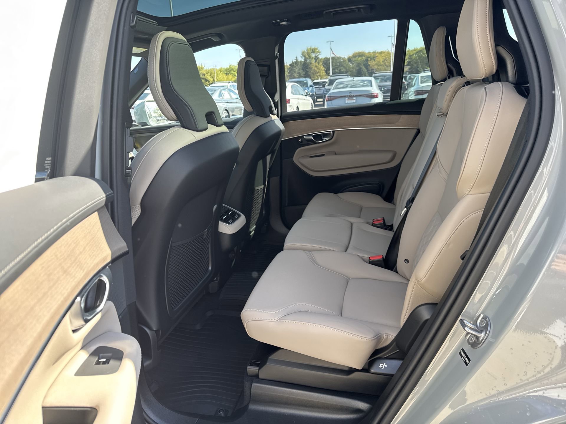 2026 Volvo XC90 Plus - Photo 24