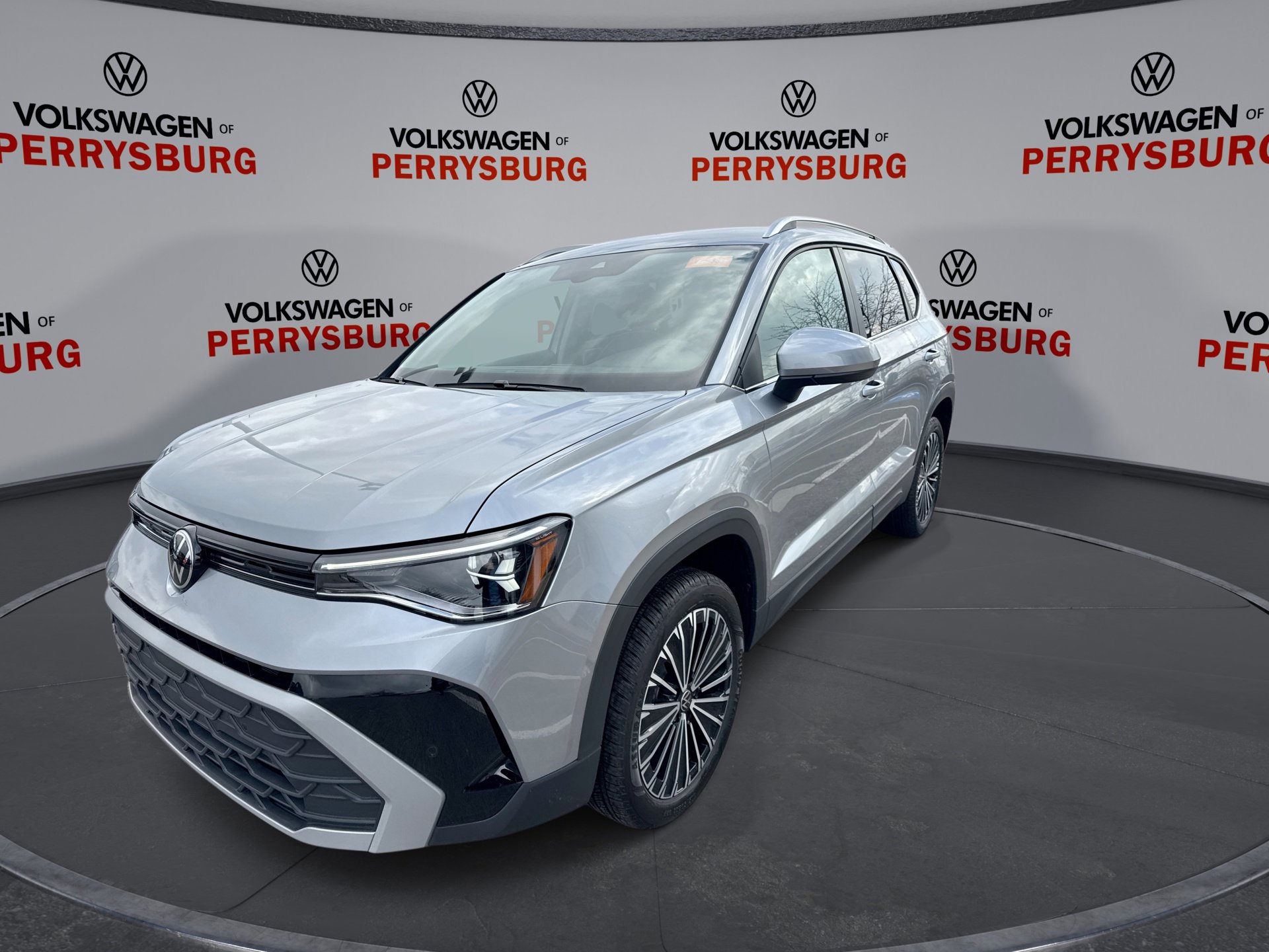 2025 Volkswagen Taos SE photo 3