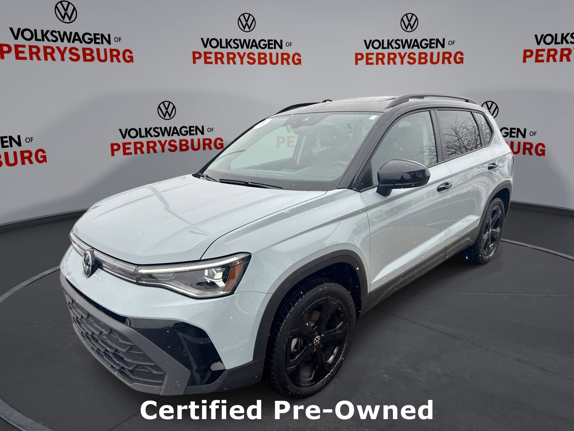 2025 Volkswagen Taos SE Black's photo