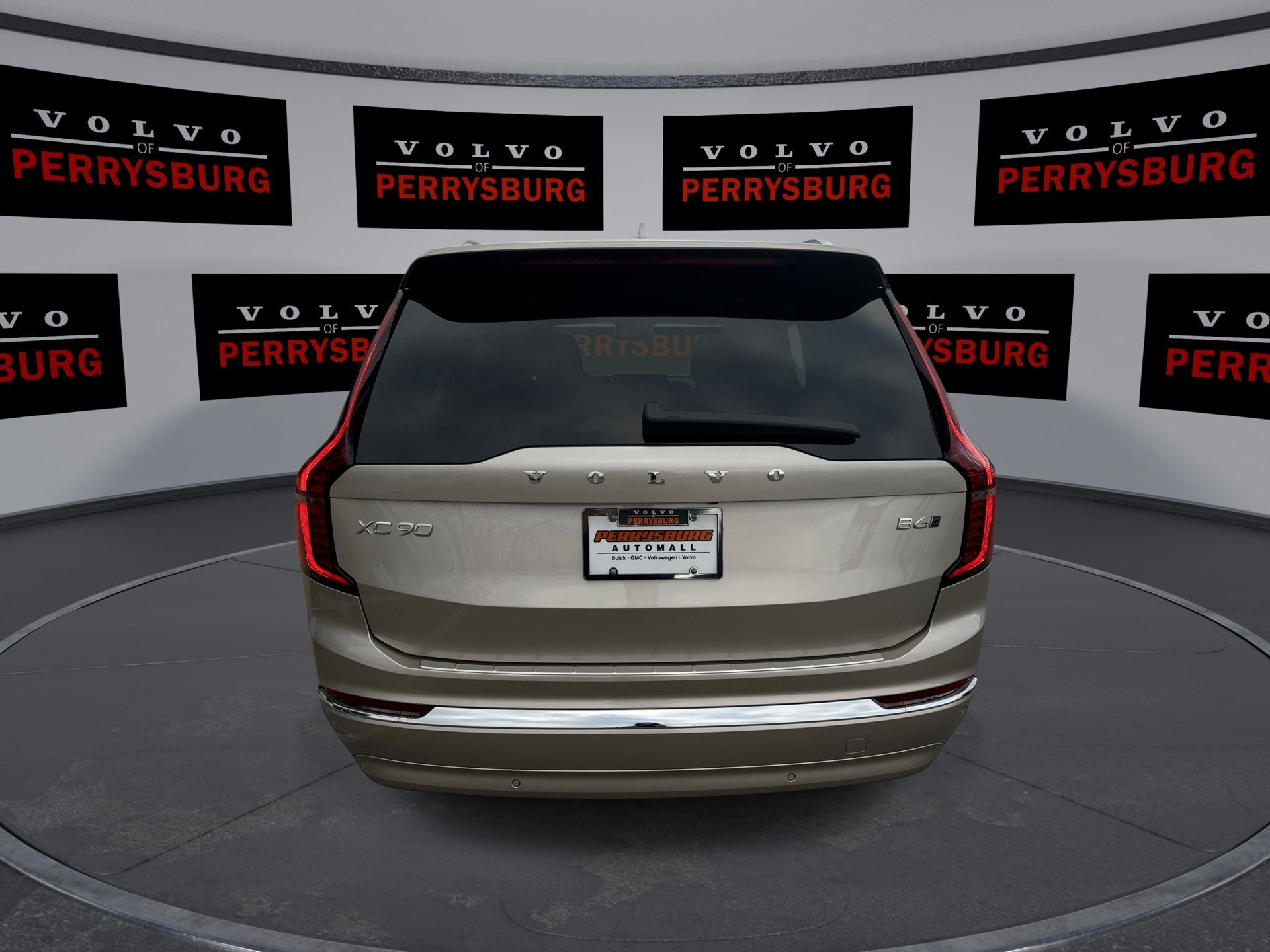 2026 Volvo XC90 Plus - Photo 7