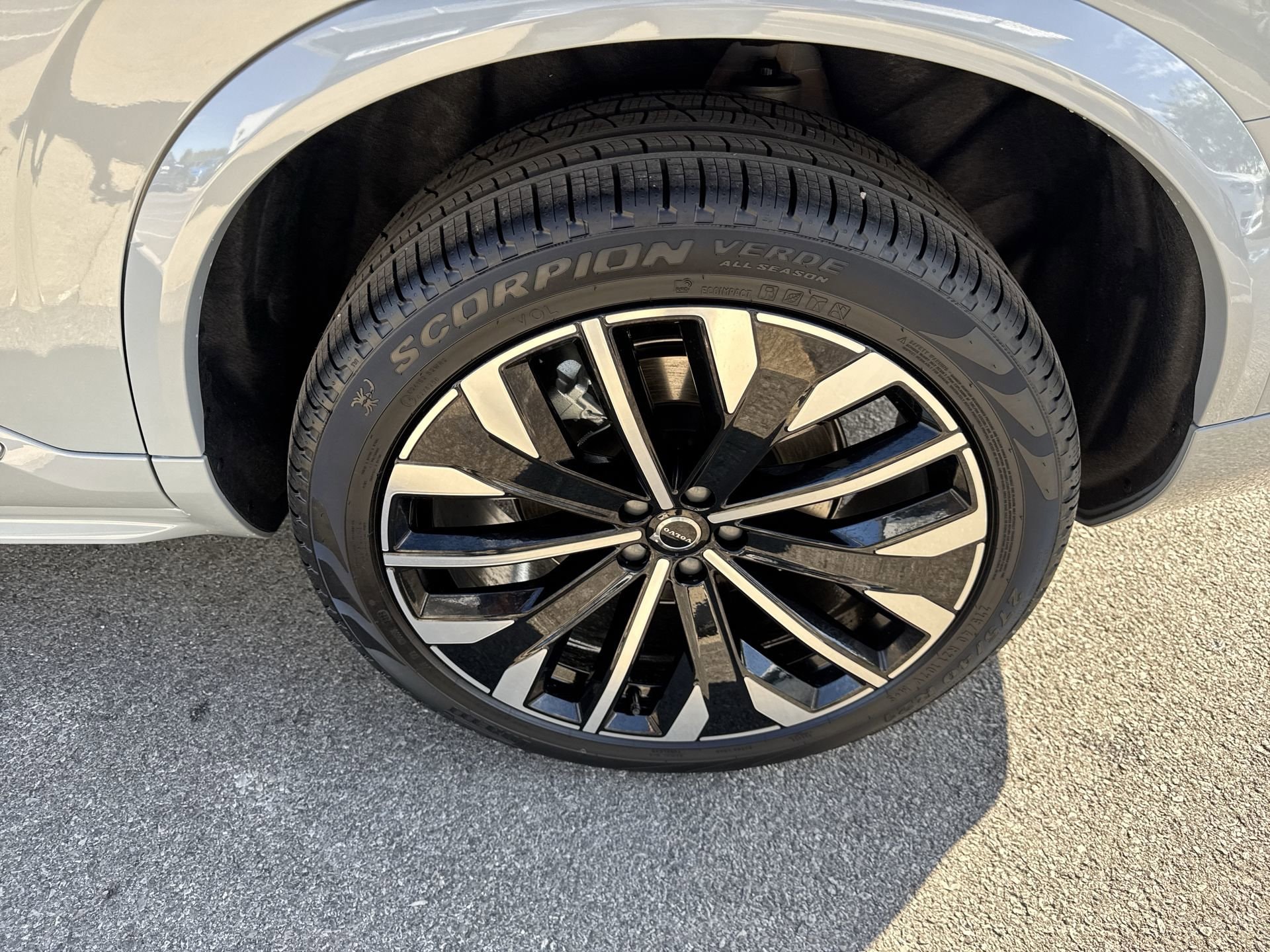 2026 Volvo XC90 Plus - Photo 32