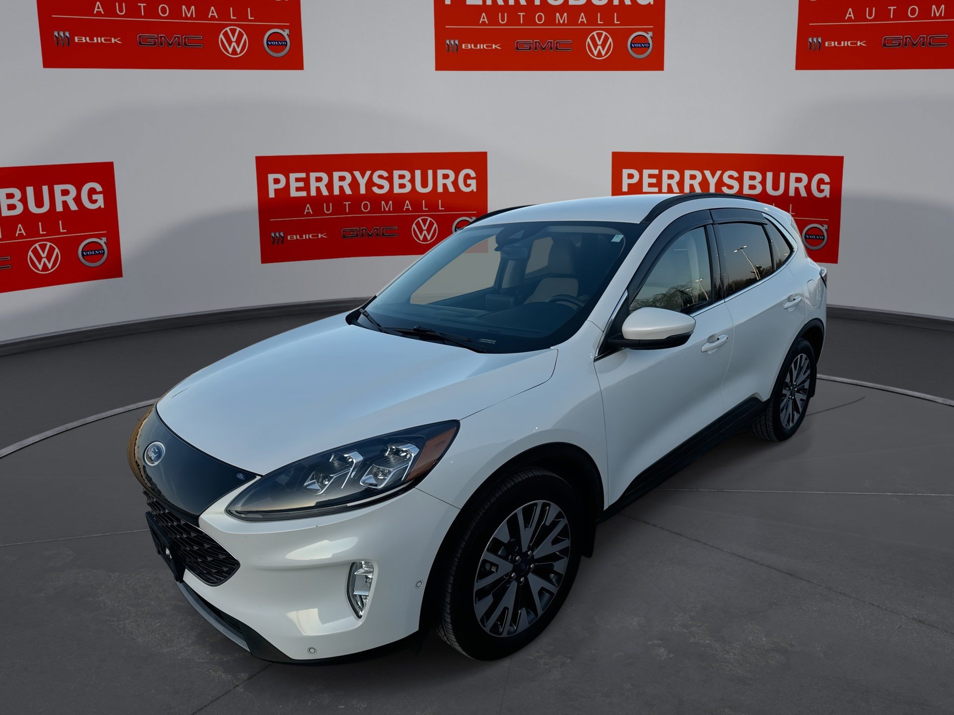 2020 Ford Escape Titanium's photo