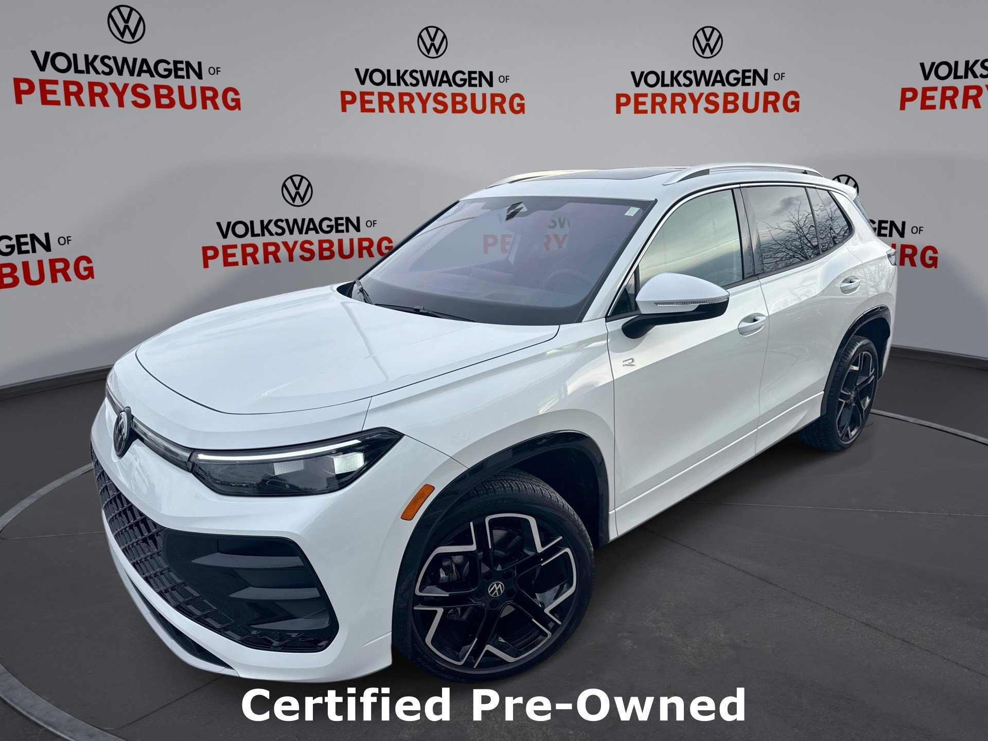 2025 Volkswagen Tiguan SEL R-LINE's photo