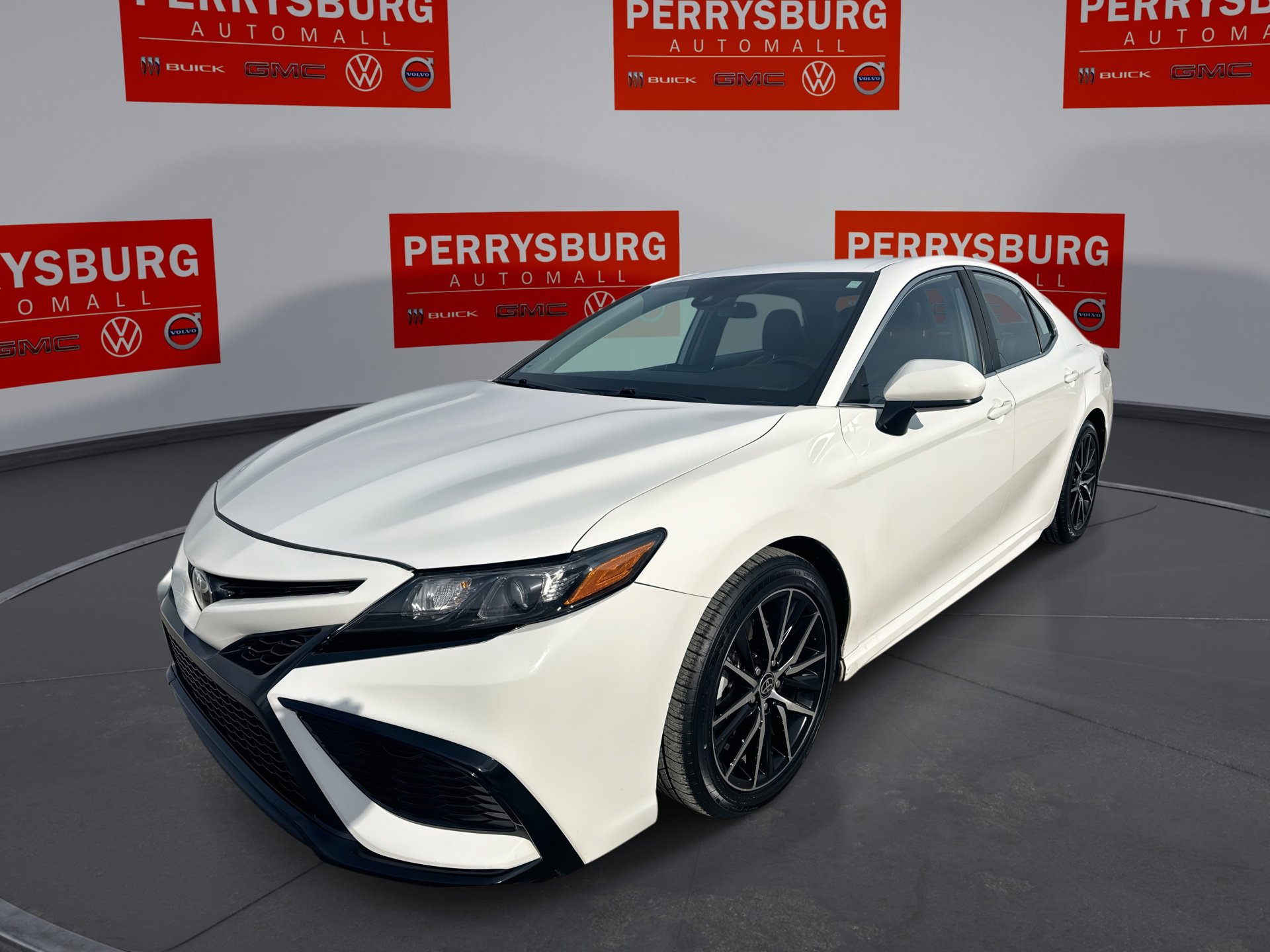 2021 Toyota Camry SE's photo