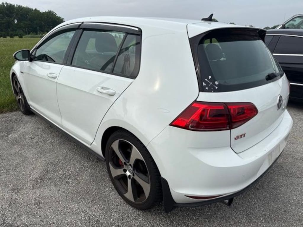 Used 2017 Volkswagen Golf GTI SE Hatchback