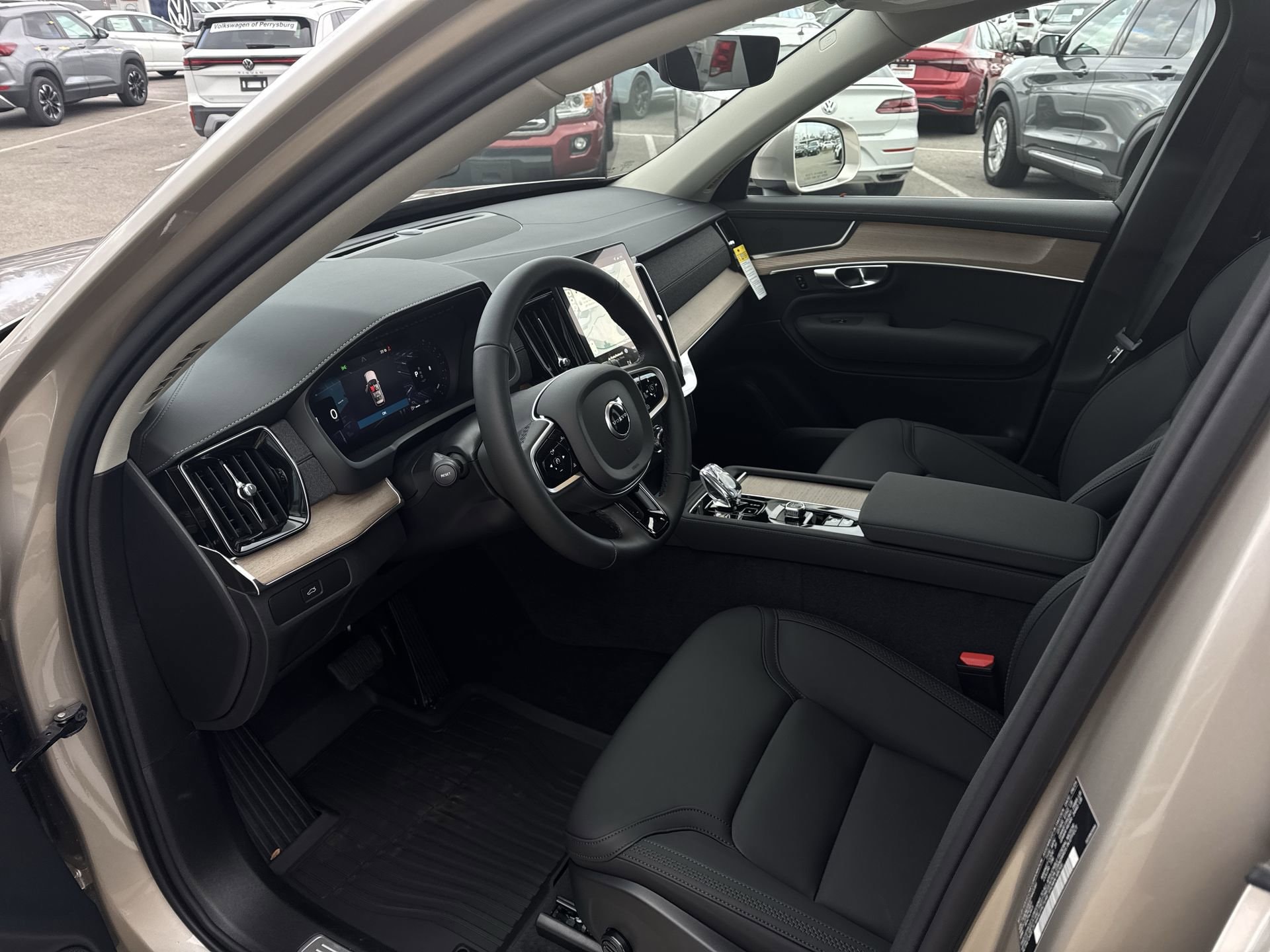 2026 Volvo XC90 Plus - Photo 10