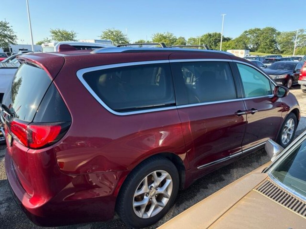 Used 2019 Chrysler Pacifica Touring L Plus Minivan/Van