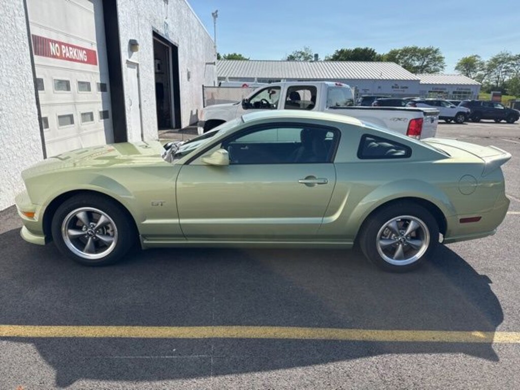 Used 2005 Ford Mustang GT Deluxe Coupe