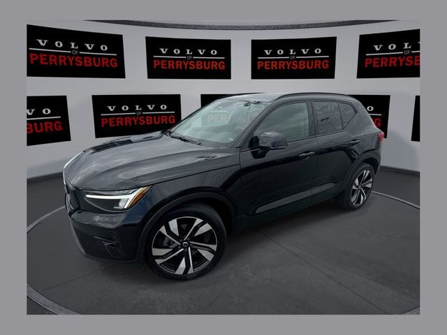 2023 Volvo XC40 B5 Plus Dark AWD's photo
