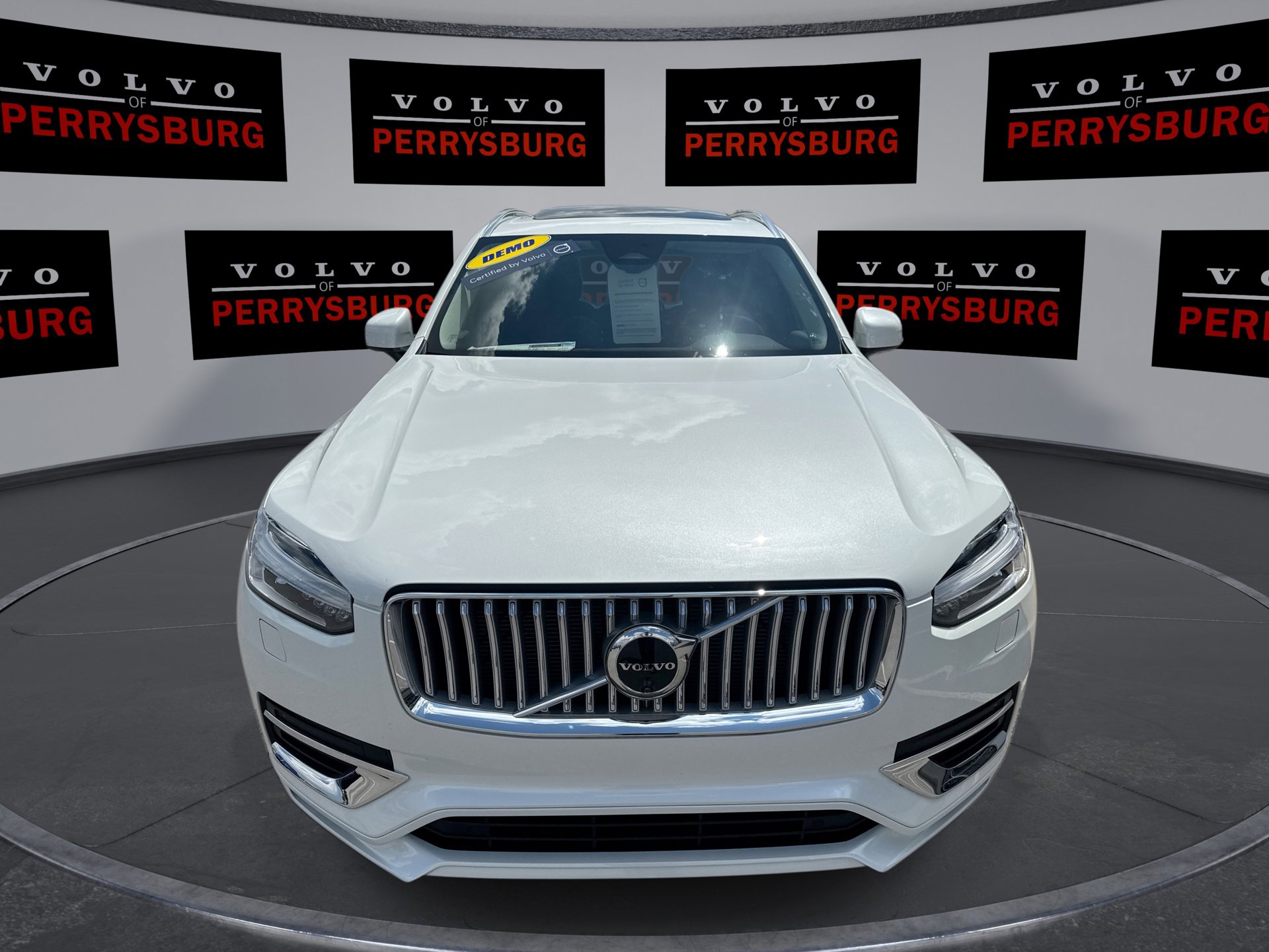 2025 Volvo XC90 B5 AWD Plus photo 3