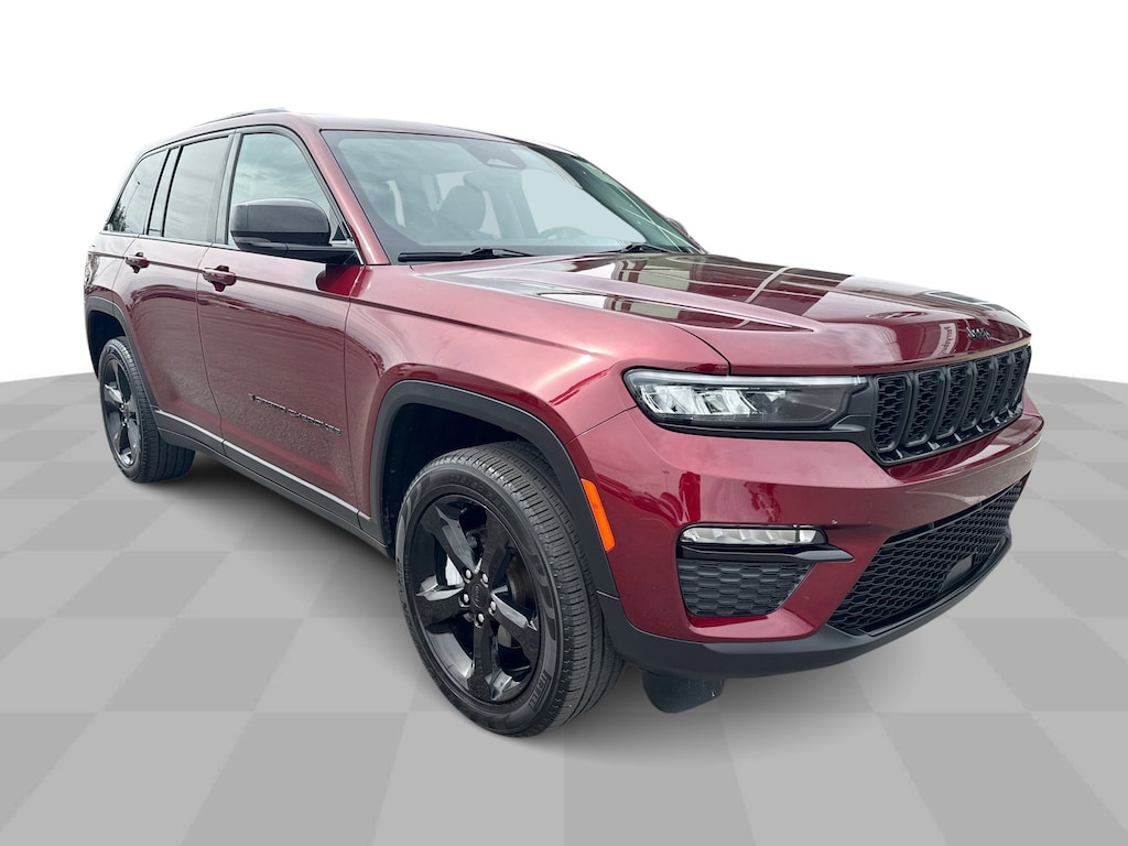 Used 2024 Jeep Grand Cherokee Limited 4WD w/ Black Appearance Pkg & Panoramic Mo SUV
