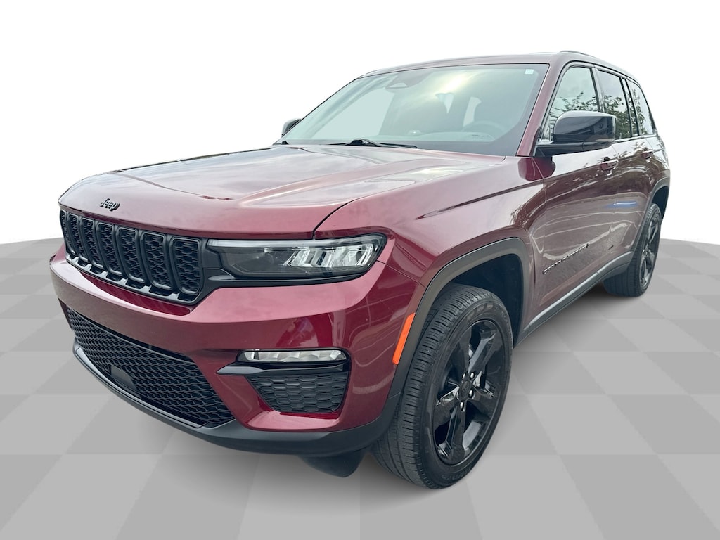 Used 2024 Jeep Grand Cherokee Limited 4WD w/ Black Appearance Pkg & Panoramic Mo SUV