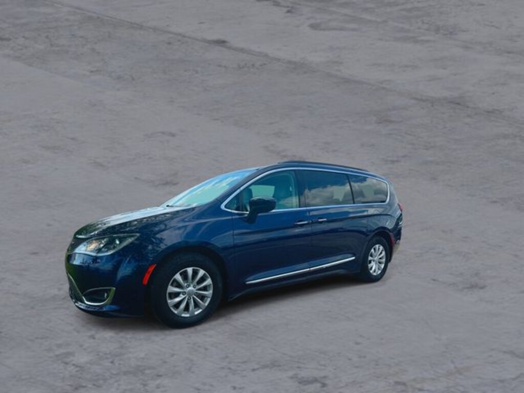 Used 2017 Chrysler Pacifica Touring L Minivan/Van