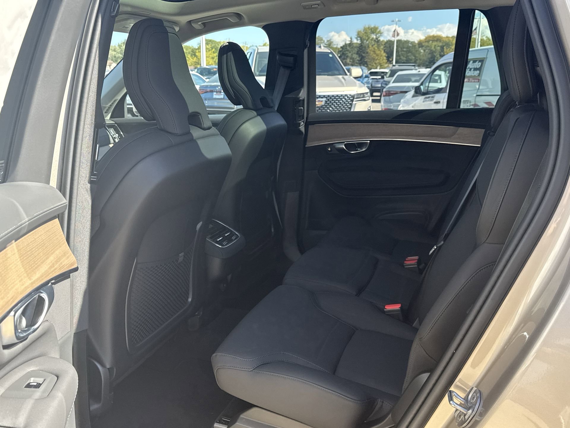 2026 Volvo XC90 Plus - Photo 24
